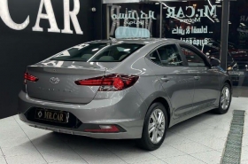 Hyundai
              Elantra