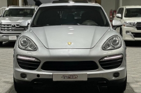 Porsche
              Cayenne