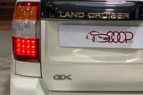 Toyota
              LandCruiser