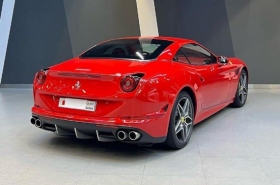Ferrari
              California