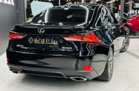 Lexus
              IS